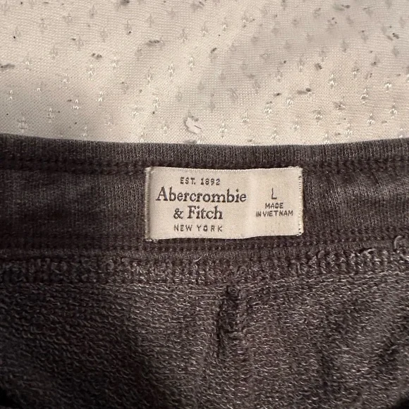 Shorts - Picture 3 of 3